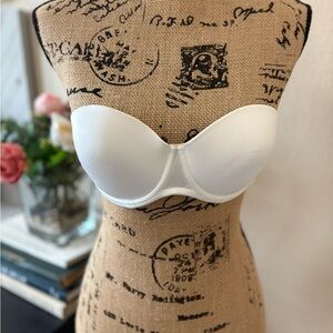 CALVIN KLEIN : White Strapless Bra